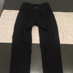 Lululemon black cropped leggings